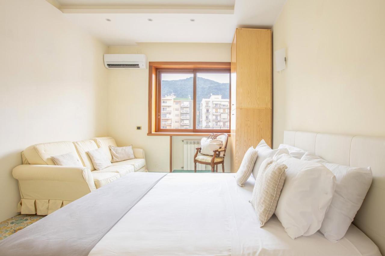 Sorrentovibes - Family Home With Terrace & Amazing View In Sorrento Center ภายนอก รูปภาพ